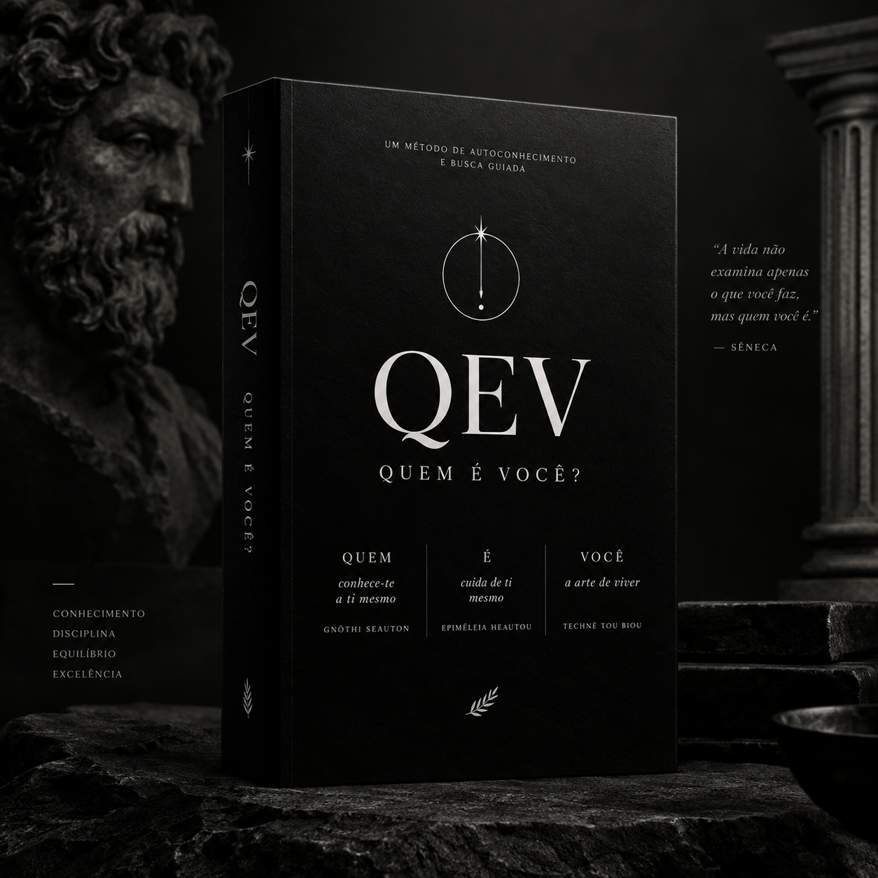 Livro QEV — Quem É Você? em cenário clássico com busto e coluna